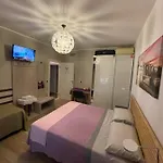 Smart-house-central-rent-rooms-free-parking Bed & Breakfast Bergamo