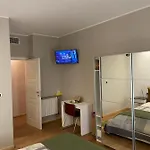 Smart-house-central-rent-rooms-free-parking Bed & Breakfast