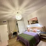 Smart-house-central-rent-rooms-free-parking Bed & Breakfast Bergamo