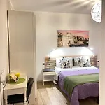 Smart-house-central-rent-rooms-free-parking 4*