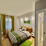 Smart-house-central-rent-rooms-free-parking Bed & Breakfast 4*
