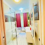 Bed & Breakfast Smart-house-central-rent-rooms-free-parking