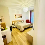 Smart-house-central-rent-rooms-free-parking 4*
