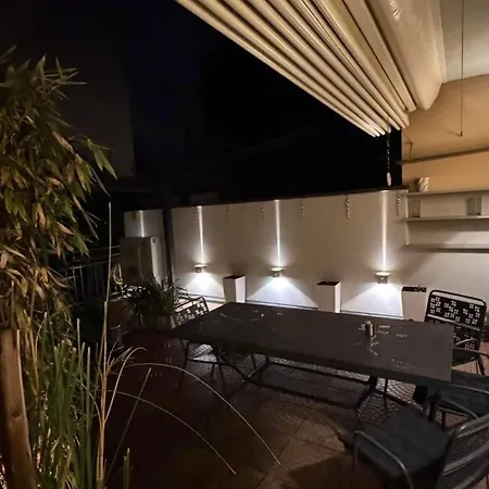 Smart-house-central-rent-rooms-with-air-conditioning Free Parking