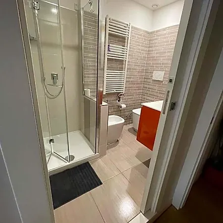 Smart-house-central-rent-rooms-with-air-conditioning Free Parking Bed & Breakfast