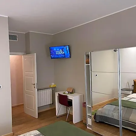 Smart-house-central-rent-rooms-free-parking